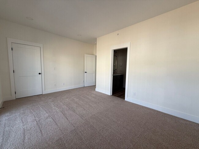 Building Photo - Luxury 3-Bedroom Townhome with Flex Room at Highbury + Summer Special