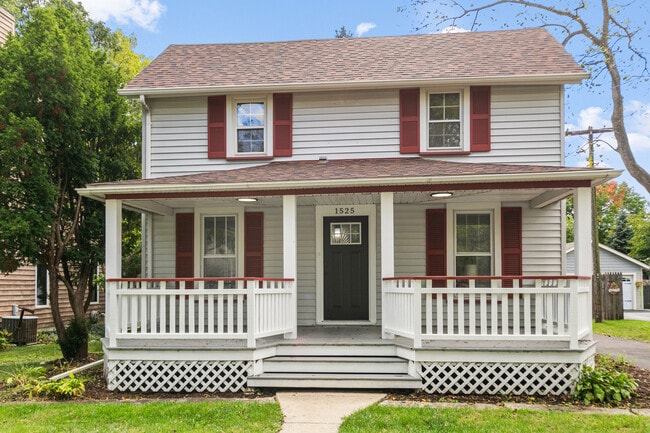 Building Photo - 1525 Burr Oak Rd