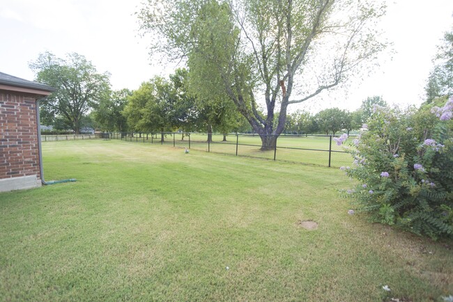 Building Photo - 802 N Juniper St