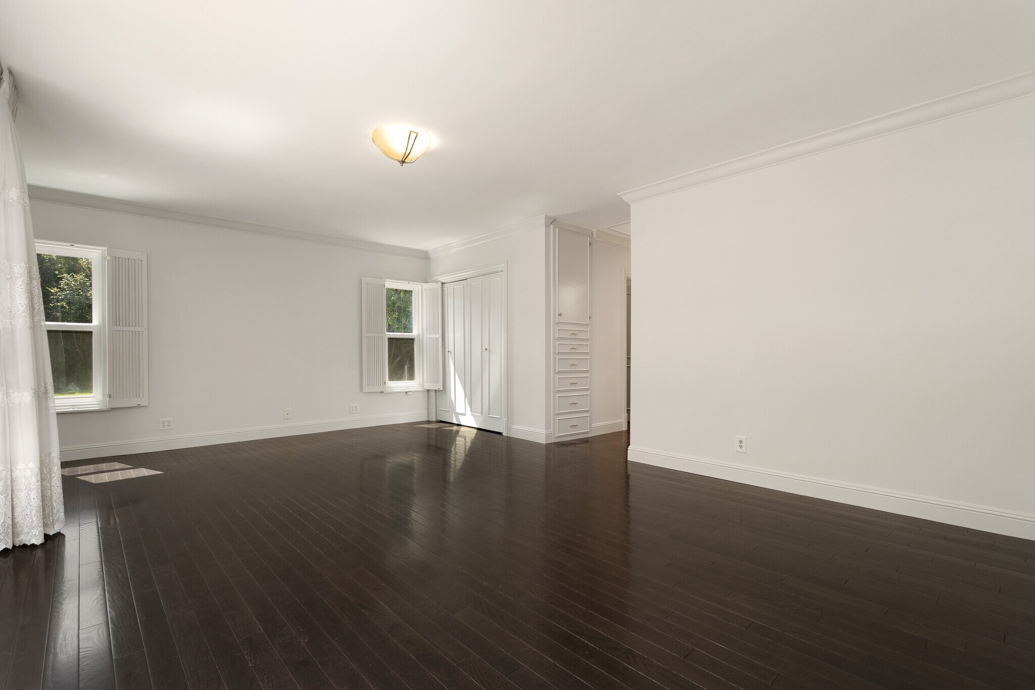 Building Photo - 519 N Rexford Dr