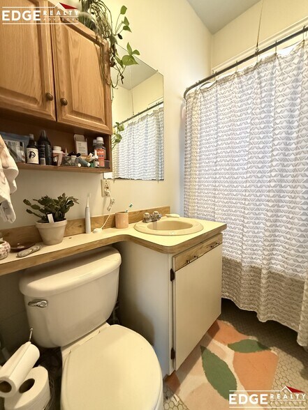 Building Photo - 77 Easton St