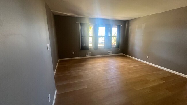 Building Photo - 5922 N 84th St