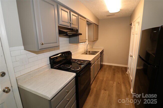 Building Photo - 6248 Old Pineville Rd