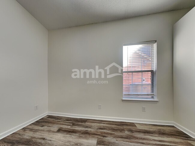 Building Photo - 3864 Lake Village Cv