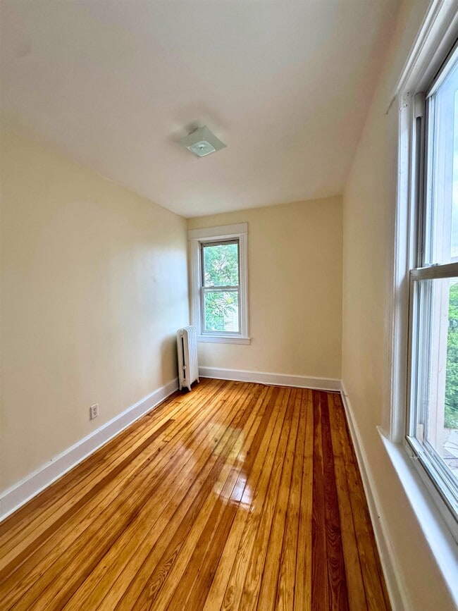 Building Photo - 129 W 29th St