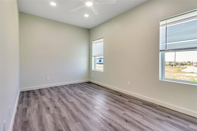 Building Photo - 1310 FM 487