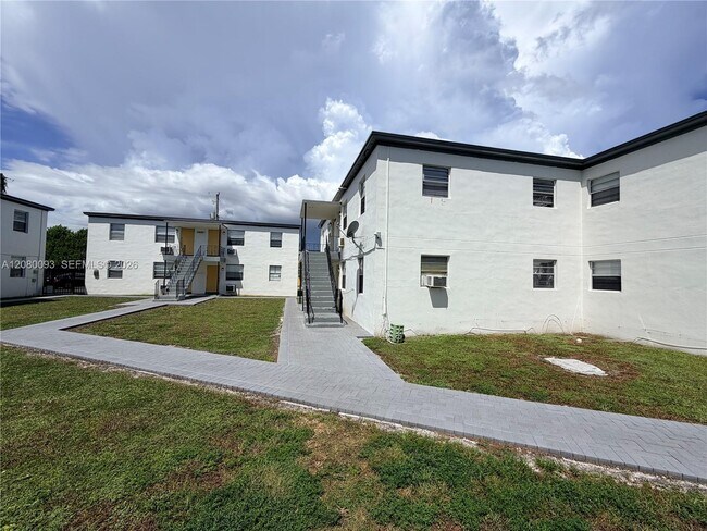 Building Photo - 10040 NW 7th Ct