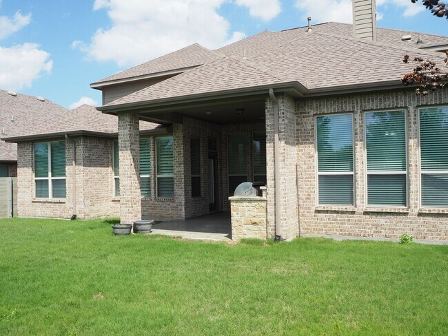 Building Photo - 909 Fenceline Dr