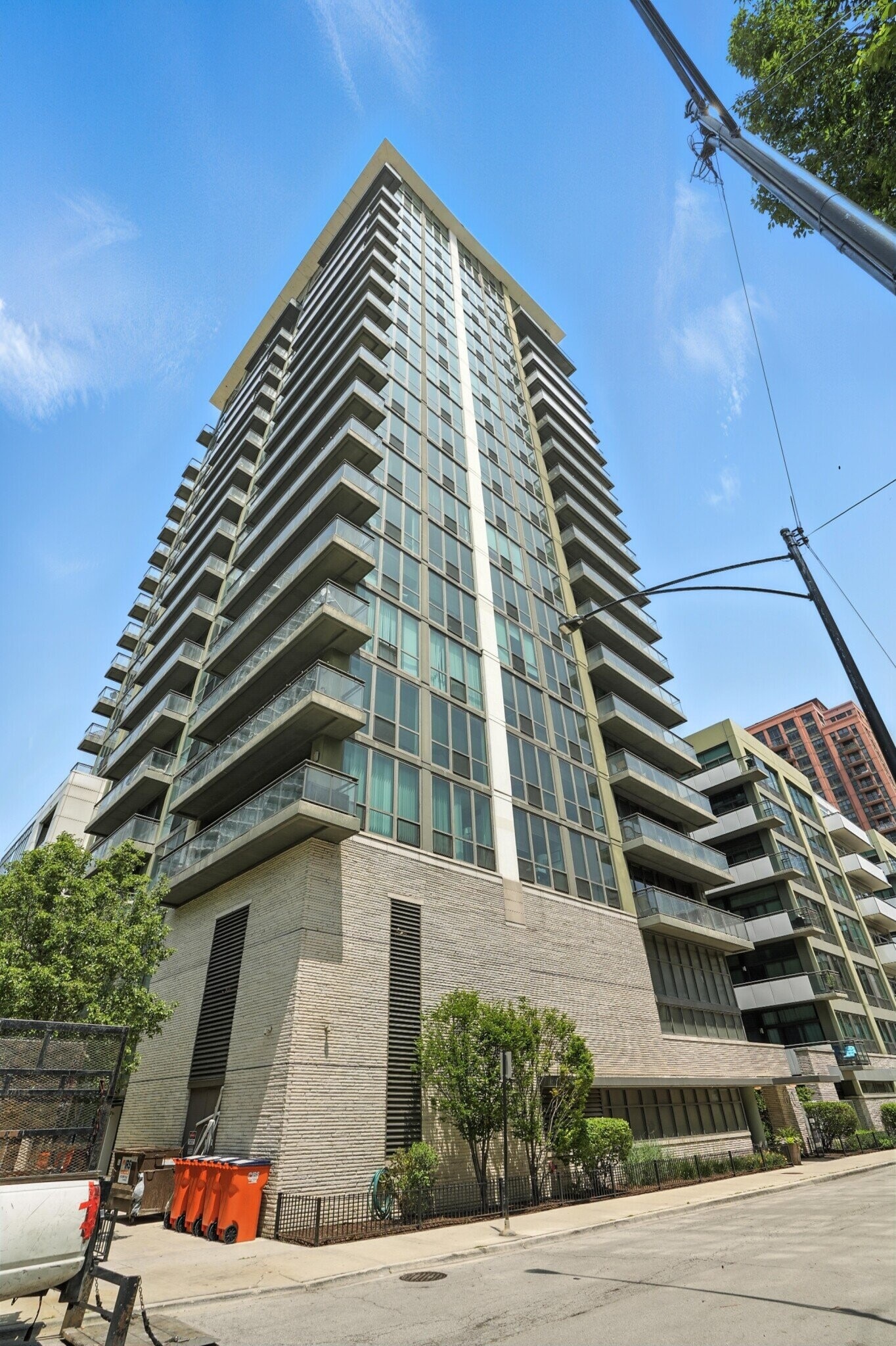 Building Photo - 670 W Wayman St