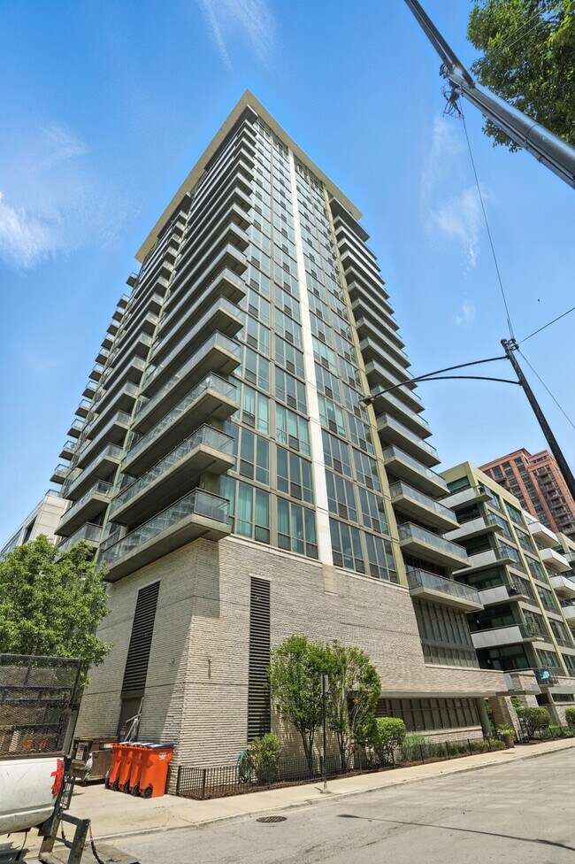 Building Photo - 669 W Wayman St