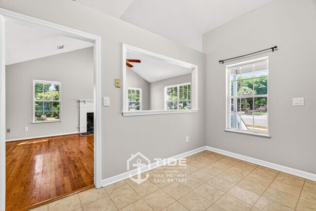 Building Photo - Modern Living in the Heart of West Ashley