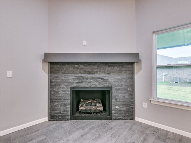 Building Photo - 1ST MONTH FREE