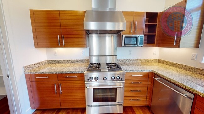 Building Photo - Riverfront Location, Luxury Townhome - End Corner Unit, Two En-Suites, Attached Garage