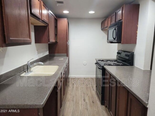 Building Photo - 424 W Brown Rd