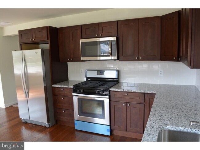 Building Photo - 13 Brookside Rd