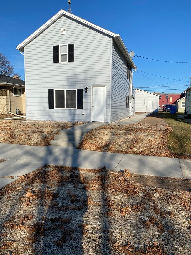 Building Photo - 1024 St Clair Ave