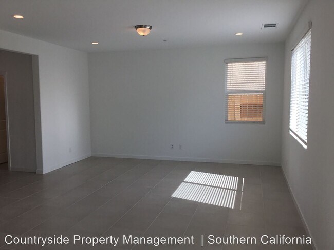 Building Photo - 4 br, 2.5 bath House - 3942 Wrenwood Avenue