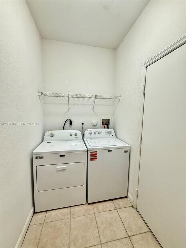 Building Photo - 2123 NE 38th Rd
