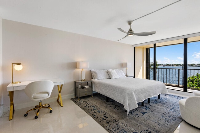 Building Photo - 130 Lakeshore Dr