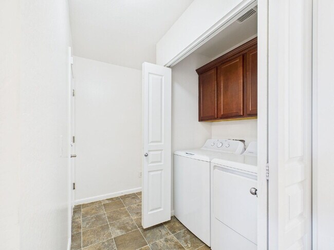 Building Photo - Heartland Ranch Gem