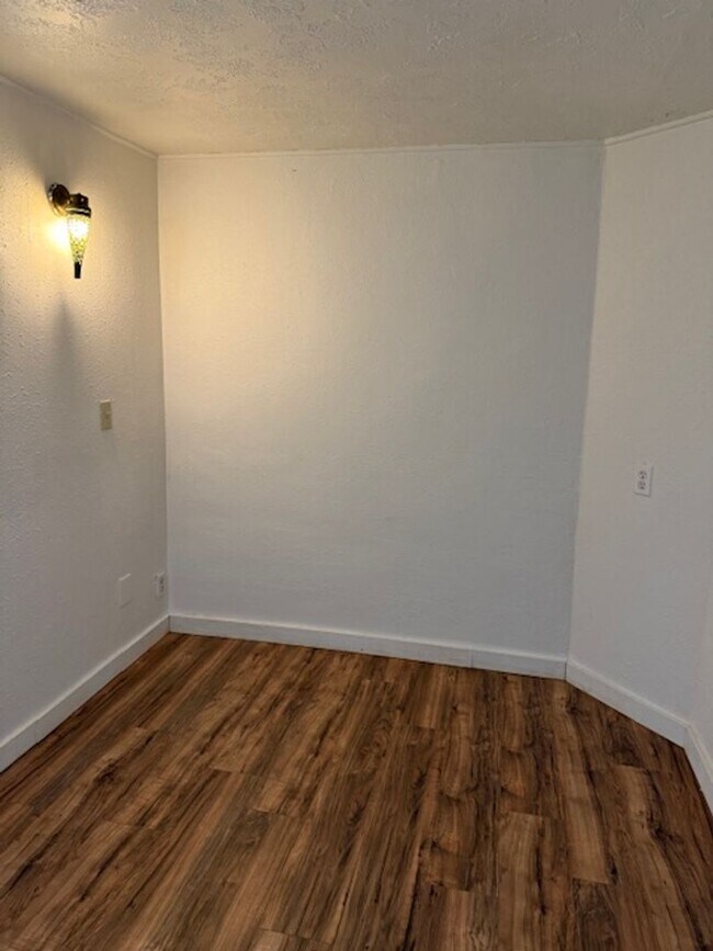 Building Photo - 510 N Collier St