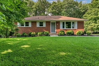 Building Photo - 613 Channell Dr