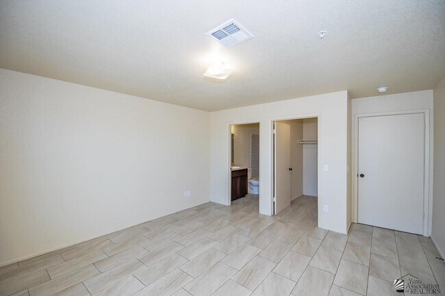 Building Photo - 7357 E 39th St