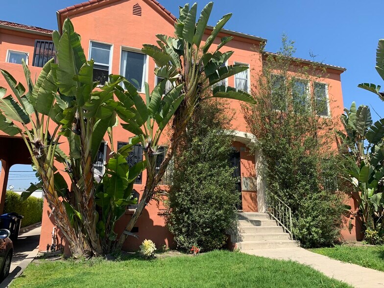 2203 Building - 2203 S Harcourt Ave