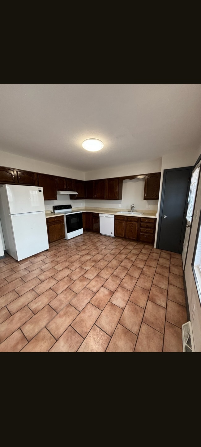 Building Photo - 2408 New Haven Ct