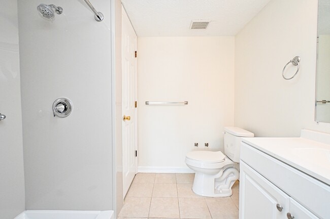 Building Photo - 3021 Stratford Ct