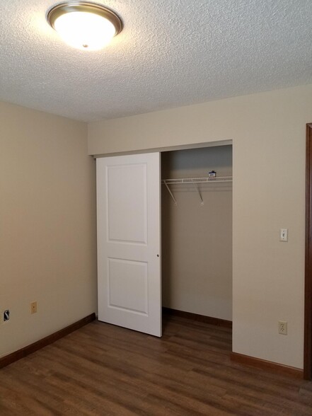 Building Photo - 1 Cherry Tree Ln