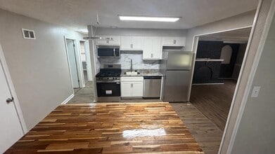 Building Photo - 1430 Golden Dr
