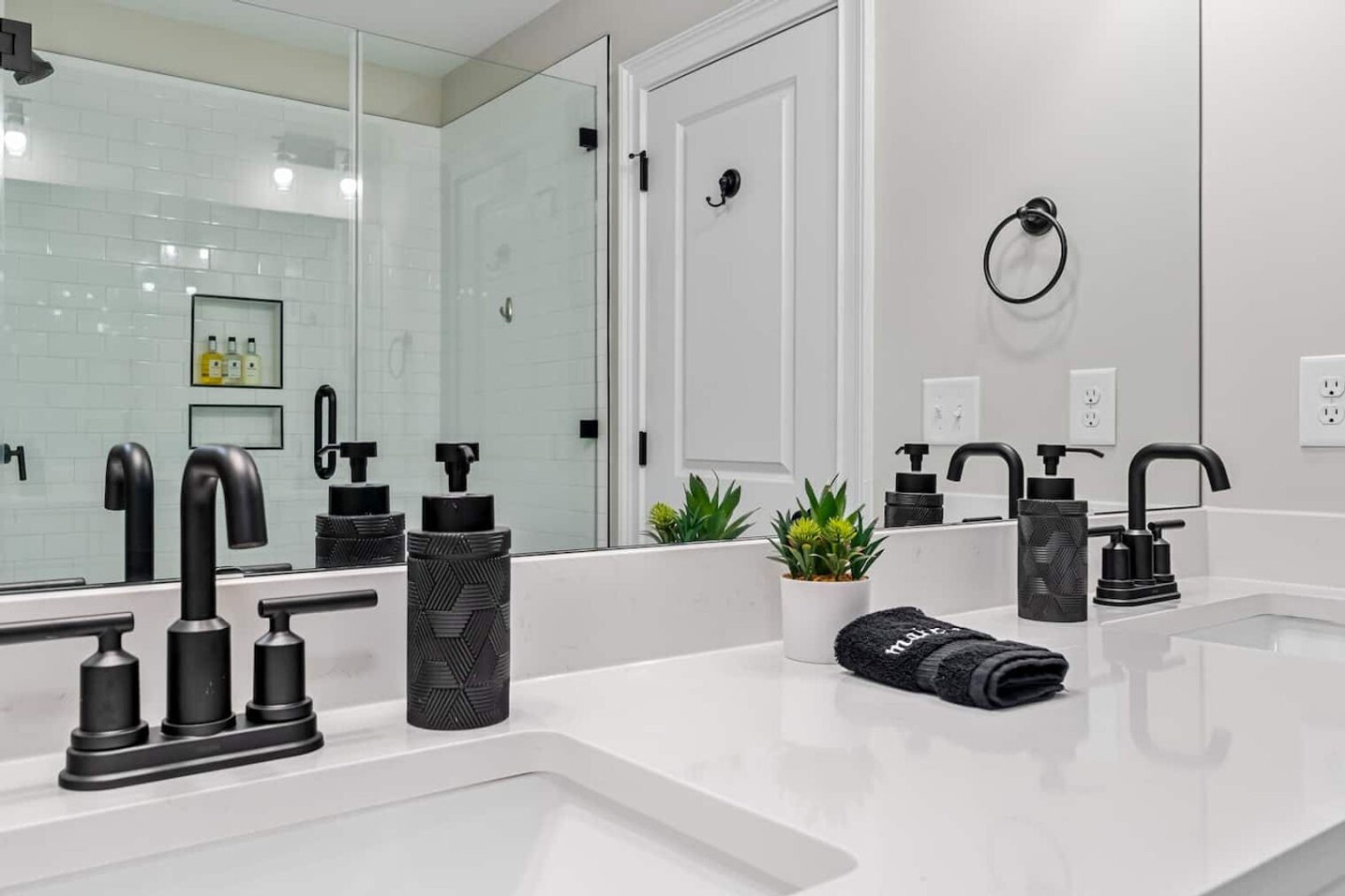 Building Photo - 628 Herms Ave