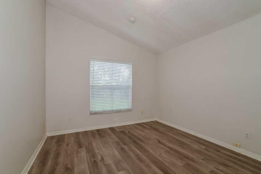 Building Photo - 502 Valencia Pl Cir