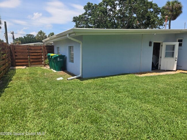 Building Photo - 550 Capri Rd