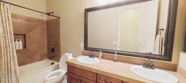 Building Photo - 401 E Torrey Pines Pl