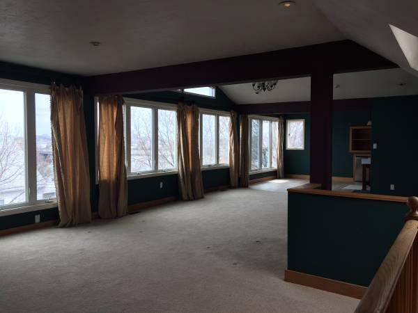 Building Photo - 16 Putnam St