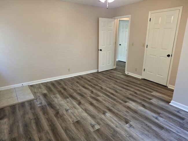 Building Photo - 7875 Saundersville Rd