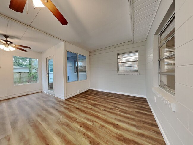 Building Photo - Charming 3BR Home in Jacksonville, FL | Sunroom | Garage | Large Fenced Yard | Pets Welcome