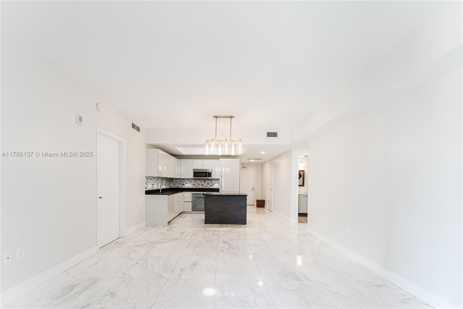 Building Photo - 1010 Brickell Ave