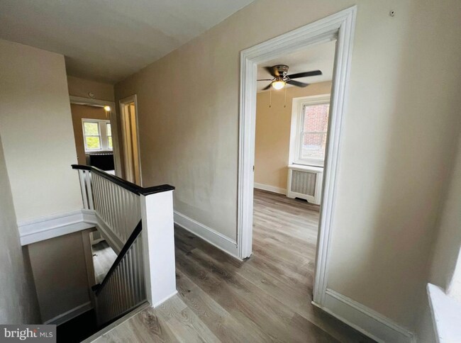 Building Photo - 6119 W Columbia Ave