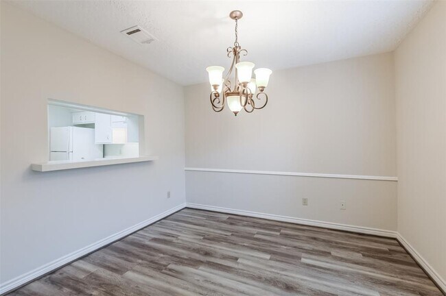 Building Photo - 3004 Beecave Dr