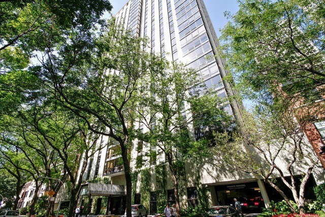 Primary Photo - 100 E Bellevue Plz