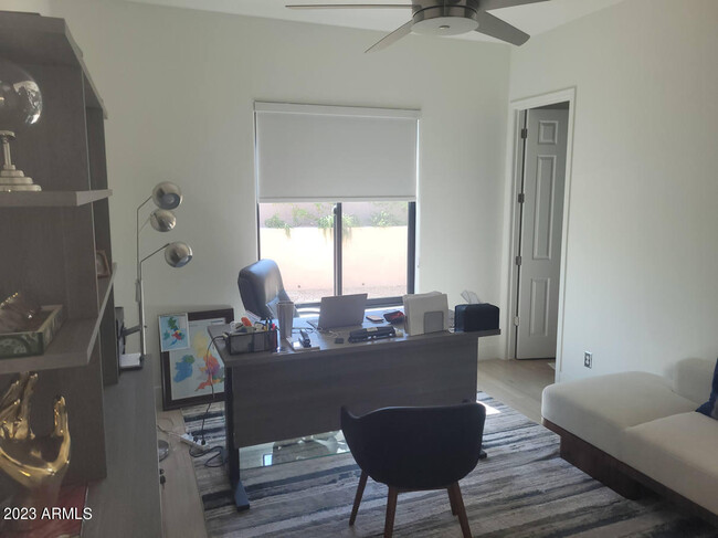 Building Photo - 10694 E Firethorn Dr