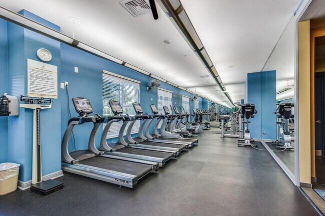 Building Photo - 700 E Boynton Beach Blvd