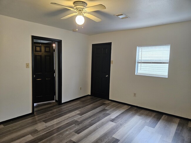 Building Photo - 5521 Wickfield Dr