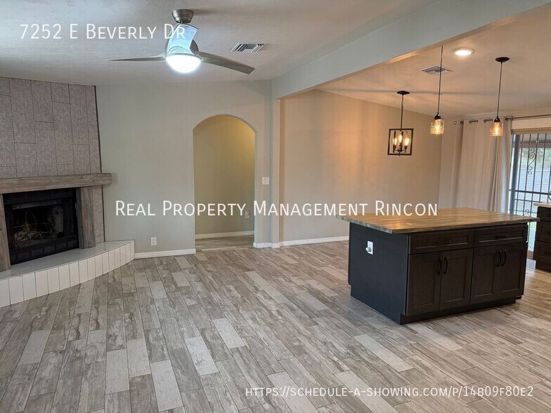 Building Photo - 7252 E Beverly Dr