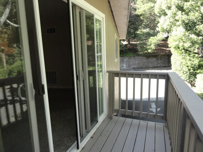 Building Photo - Marin Royal Apartments