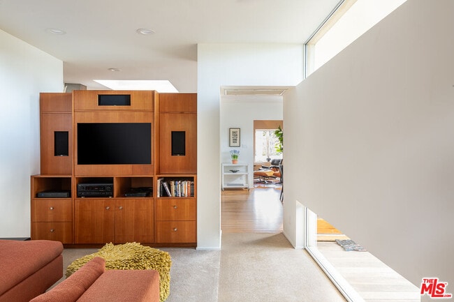 Building Photo - 2337 Hill St