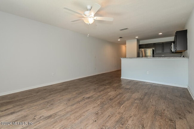 Building Photo - 541 Eiseman Wy